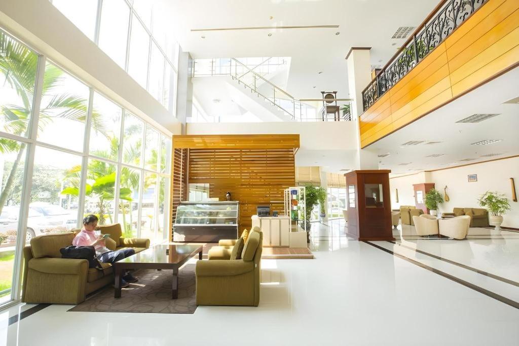 Vientiane Plaza Hotel Exterior foto